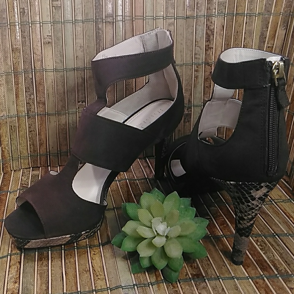 STUDIO PAOLO  SUEDE SHOES HEELS